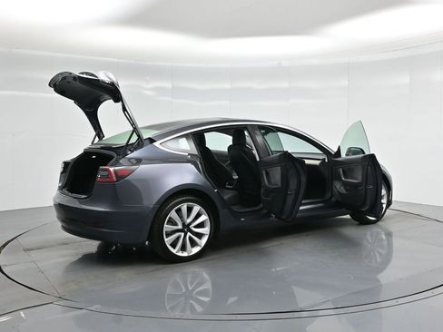 Used 2019 Tesla Model 3 Standard Range Plus image 4