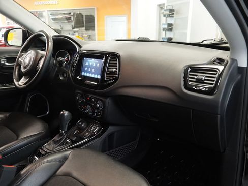 Used 2018 Jeep Compass Latitude w/ Popular Equipment Group AWD/4WD image 35