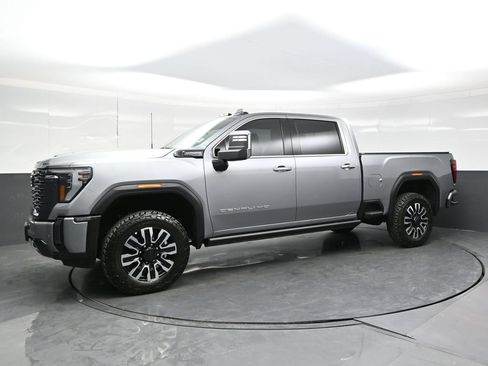 Used 2024 GMC Sierra 2500 Denali Ultimate w/ Max Trailering Package AWD/4WD image 3