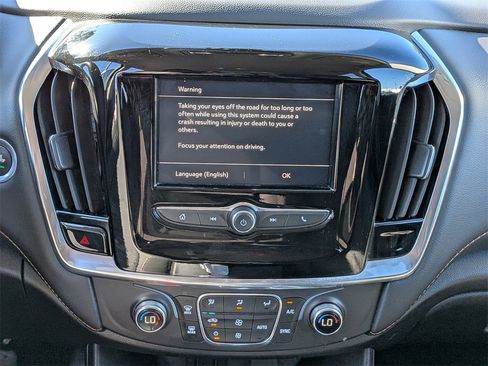 Used 2021 Chevrolet Traverse LS image 17