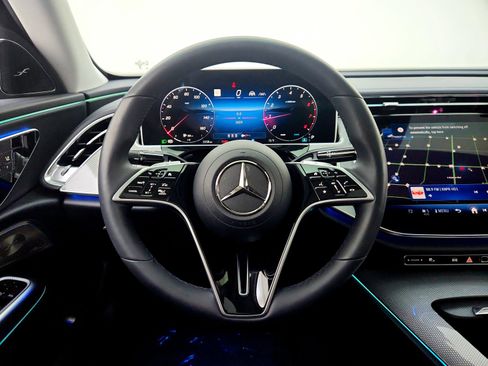 Used 2025 Mercedes-Benz E 450 4MATIC Sedan image 18
