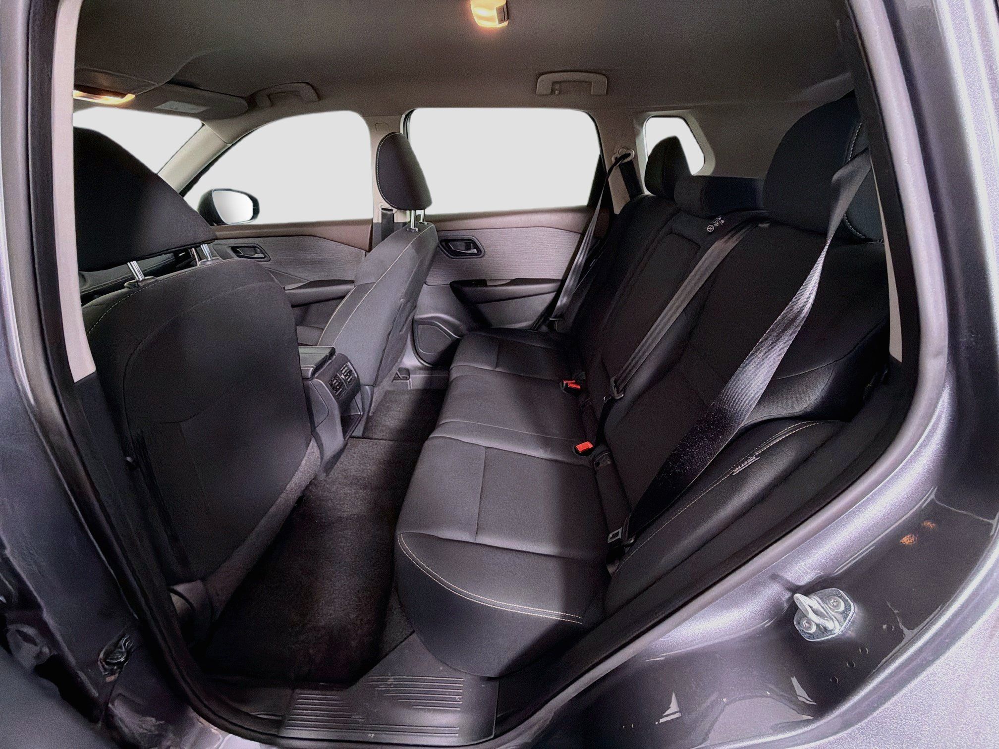 Used 2023 Nissan Rogue S FWD image 29