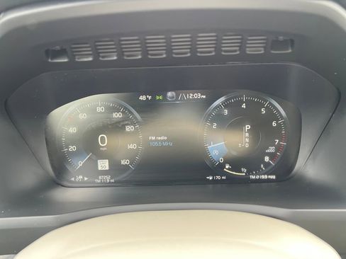 Used 2019 Volvo XC90 T6 Momentum w/ Advanced Package image 16