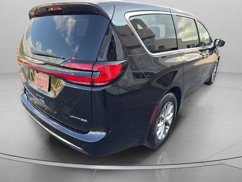 New 2026 Chrysler Pacifica Limited image 8