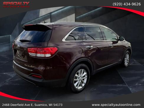 Used 2017 Kia Sorento LX image 8