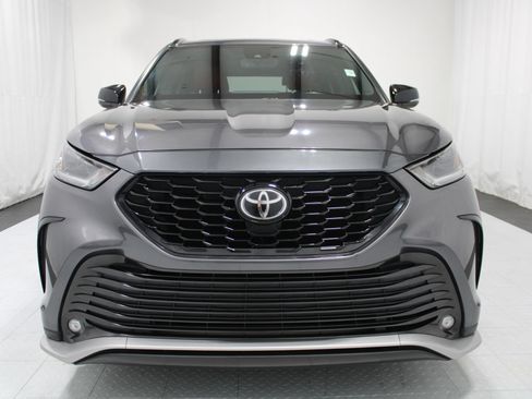 Used 2021 Toyota Highlander XSE AWD/4WD image 3