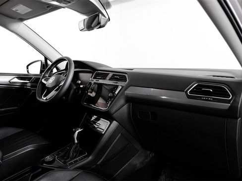 Used 2022 Volkswagen Tiguan SE image 12
