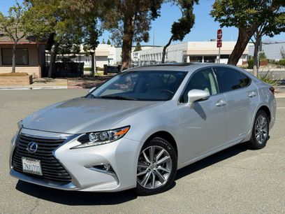 Used 2016 Lexus ES 300h w/ Navigation System Package