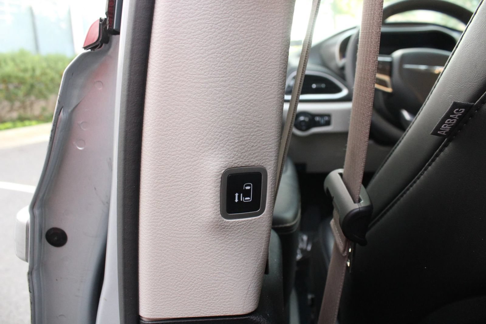 Used 2023 Chrysler Pacifica Touring-L FWD image 21