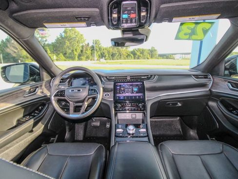 Used 2023 Jeep Grand Cherokee L Overland w/ Rear Seat Video Group I AWD/4WD image 13
