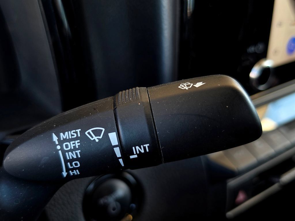 Used 2025 Toyota Camry SE FWD image 25