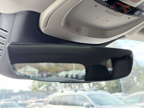 Certified 2025 Volvo XC90 B6 Plus image 32