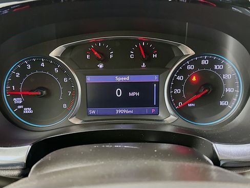 Used 2023 Chevrolet Traverse LT w/ Rear Camera Mirror Package image 19