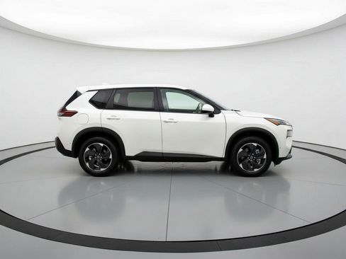 Used 2025 Nissan Rogue SV FWD image 11