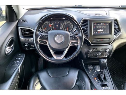 Used 2020 Jeep Cherokee Latitude Plus w/ Cold Weather Group image 6