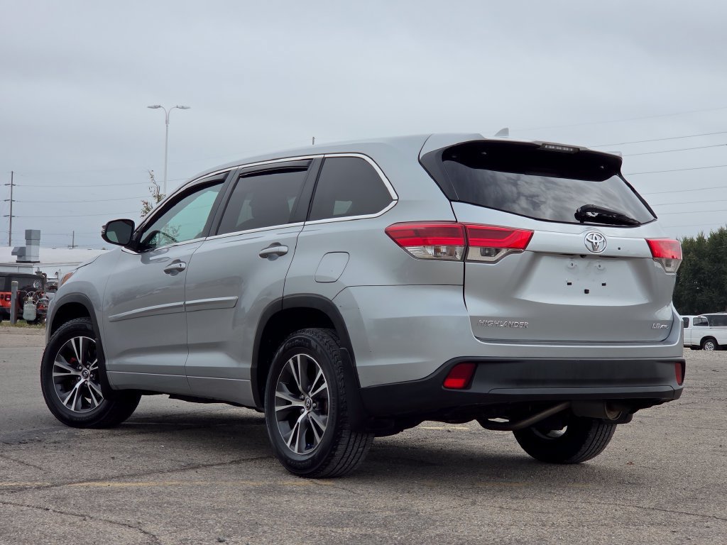 Used 2017 Toyota Highlander Plus AWD/4WD image 19