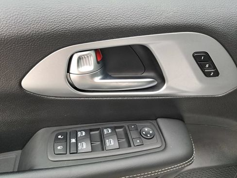 Certified 2023 Chrysler Pacifica Touring-L w/ Uconnect Theater Family Group AWD/4WD image 27