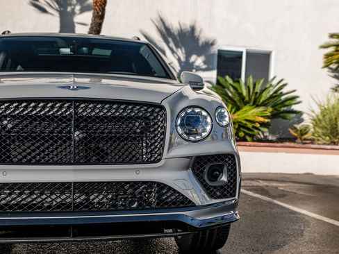 Used 2023 Bentley Bentayga Speed image 36