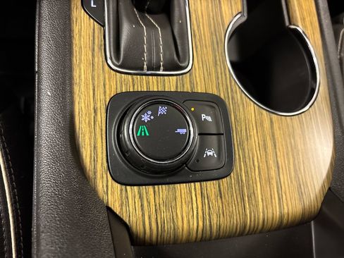 Used 2019 GMC Acadia Denali w/ Technology Package FWD image 45