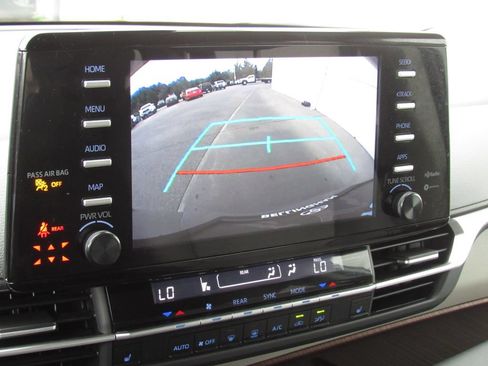Used 2024 Toyota Sienna LE AWD/4WD image 34