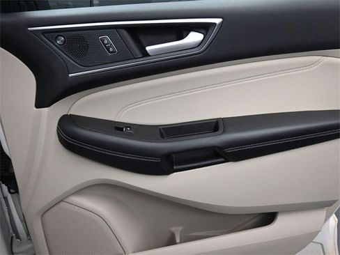 Used 2021 Ford Edge Titanium image 30