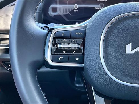 Certified 2025 Kia Carnival SX w/ SX Dark Edition Package image 22