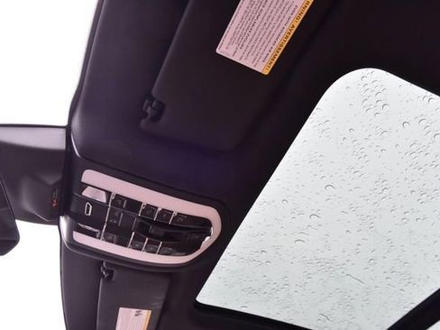 Used 2020 Porsche Macan image 23