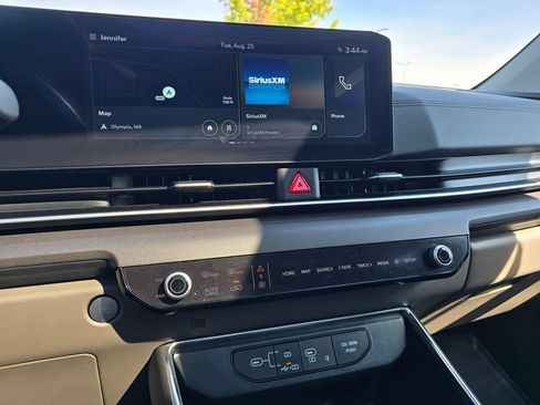 Certified 2025 Kia Carnival SX FWD image 20
