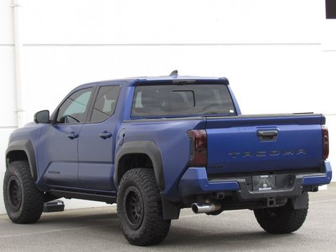 Used 2024 Toyota Tacoma TRD Sport w/ TRD Sport Premium Package AWD/4WD image 5