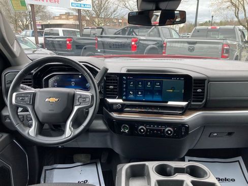 Used 2023 Chevrolet Silverado 1500 LT AWD/4WD image 5