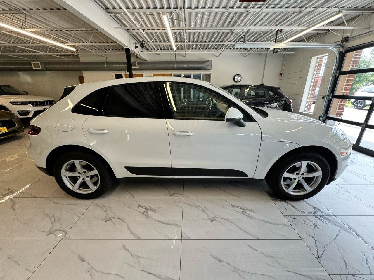Used 2017 Porsche Macan AWD/4WD image 4