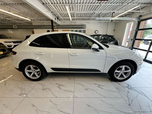Used 2017 Porsche Macan AWD/4WD image 4