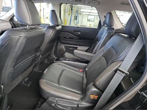 Used 2023 Nissan Pathfinder SL w/ SL Premium Package AWD/4WD image 4
