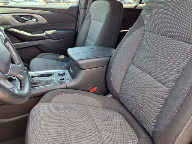 Used 2024 Chevrolet Traverse LT FWD image 3