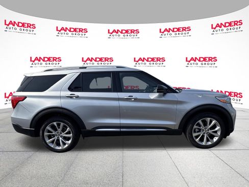 Used 2021 Ford Explorer Platinum w/ Equipment Group 601A AWD/4WD image 2