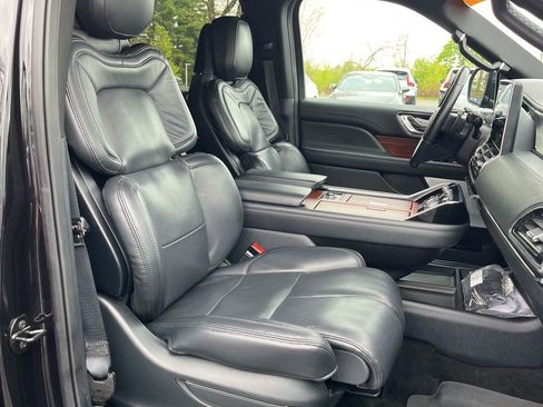 Used 2022 Lincoln Navigator Reserve AWD/4WD image 8