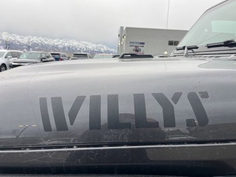 Used 2023 Jeep Gladiator Willys image 10