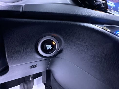 Used 2026 Chrysler Pacifica Select FWD image 17