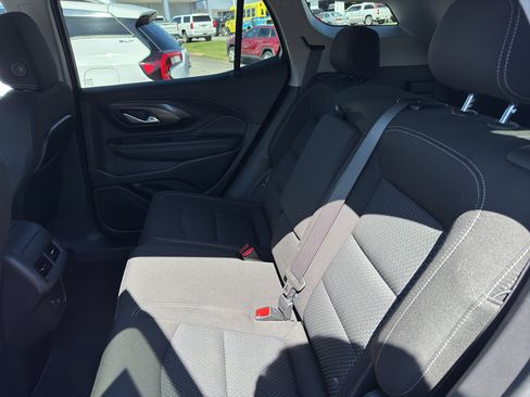 Used 2024 GMC Terrain SLE image 26