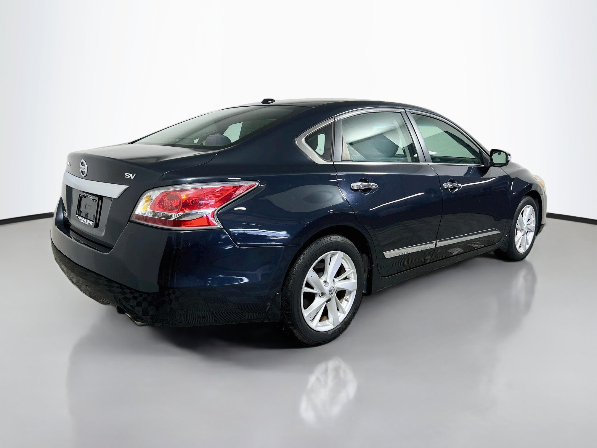 Used 2015 Nissan Altima 2.5 SV w/ Convenience Package FWD image 4