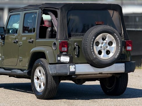 Used 2015 Jeep Wrangler Unlimited Sahara w/ Connectivity Group image 16