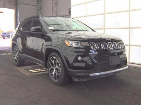 Used 2025 Jeep Compass Limited AWD/4WD image 4