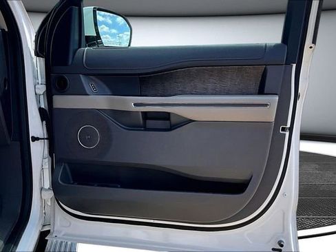 Used 2020 Ford Expedition Limited w/ Equipment Group 302A AWD/4WD image 29