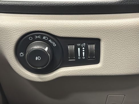Used 2022 Chrysler Pacifica Touring-L FWD image 30