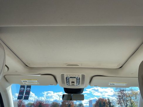 Used 2022 Mercedes-Benz GLE 350 4MATIC image 17