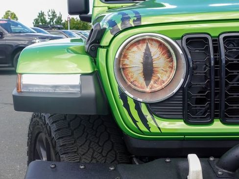 Used 2025 Jeep Wrangler Unlimited Sahara AWD/4WD image 3