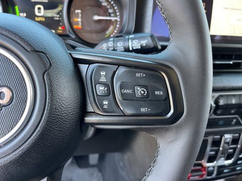 Used 2025 Jeep Wrangler Willys 4xe image 18