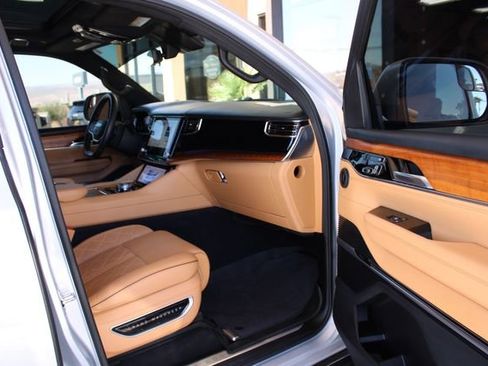 Used 2022 Jeep Grand Wagoneer Series III w/ HD Trailer Tow Package image 31