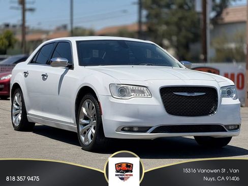 Used 2019 Chrysler 300 Limited RWD image 1