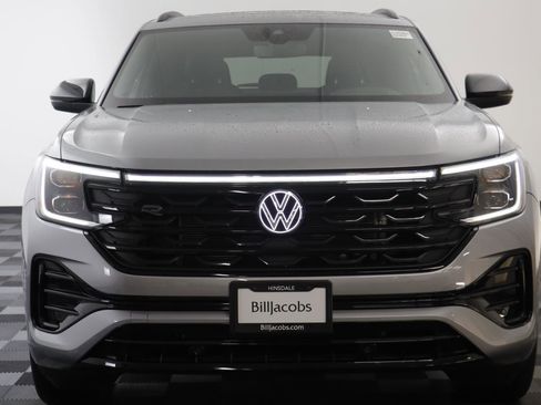 Used 2025 Volkswagen Atlas Cross Sport SEL R-Line image 21
